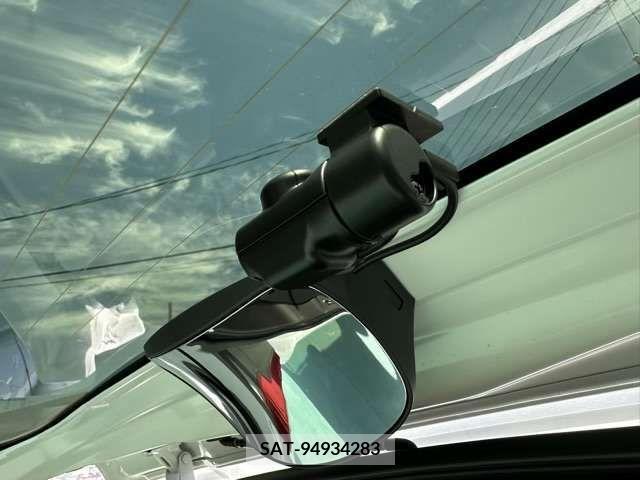 Honda N BOX 2023-10 307443-9