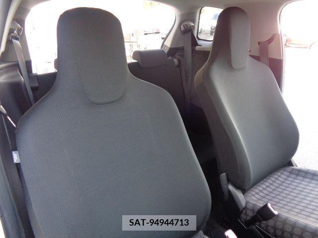 Toyota IQ 2010-08 217309-8