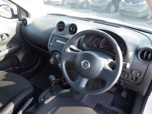 Nissan LATIO 2014-11 195360-1
