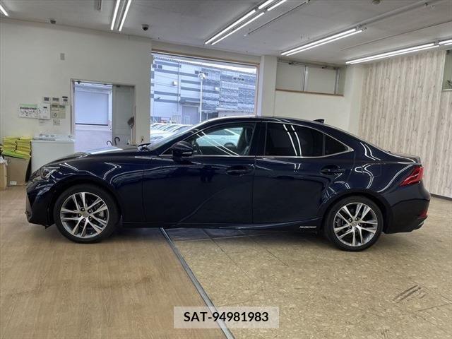 Lexus IS 2016-12 239966-7