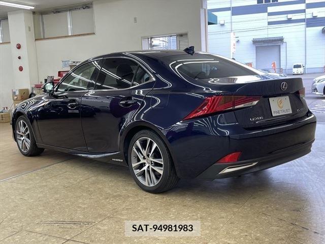 Lexus IS 2016-12 239966-6