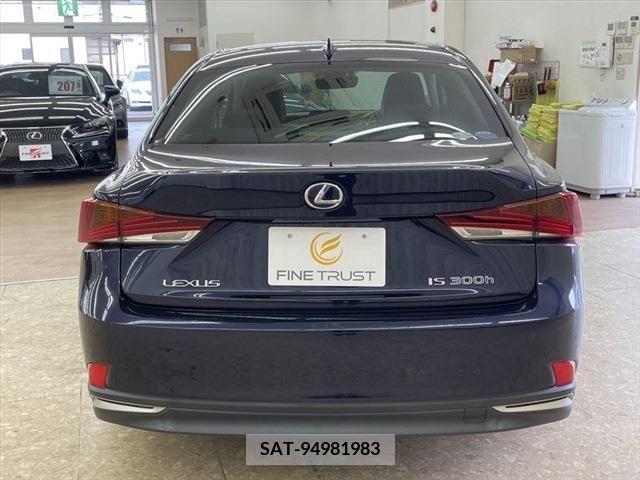 Lexus IS 2016-12 239966-5