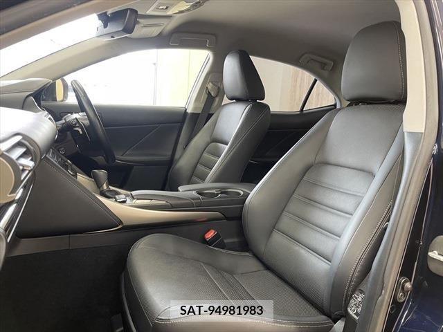 Lexus IS 2016-12 239966-19
