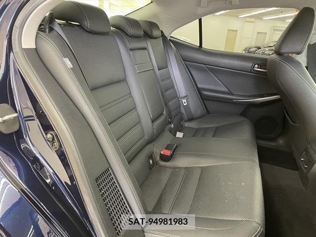 Lexus IS 2016-12 239966-18