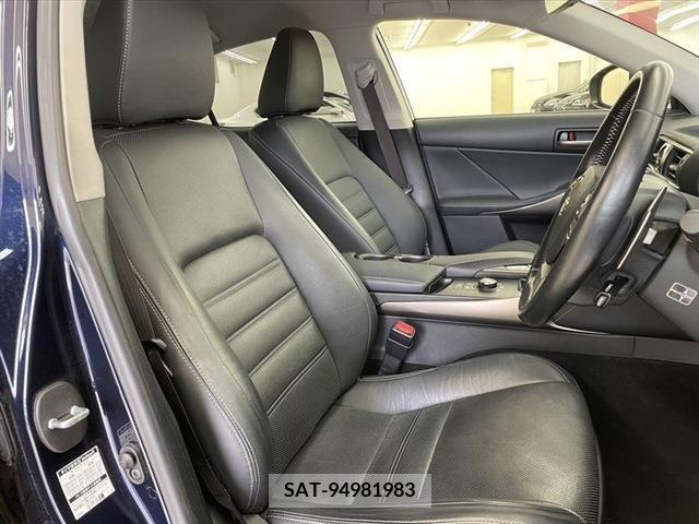 Lexus IS 2016-12 239966-17