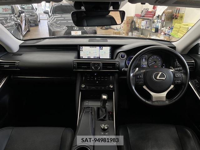 Lexus IS 2016-12 239966-16
