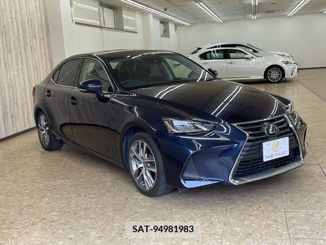 Lexus IS 2016-12 239966-2