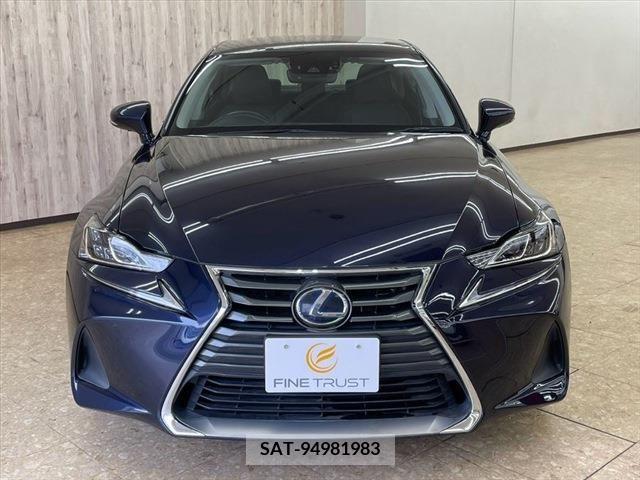 Lexus IS 2016-12 239966-1