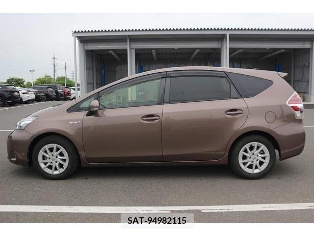 Toyota PRIUS ALPHA 2015-10 282431-8