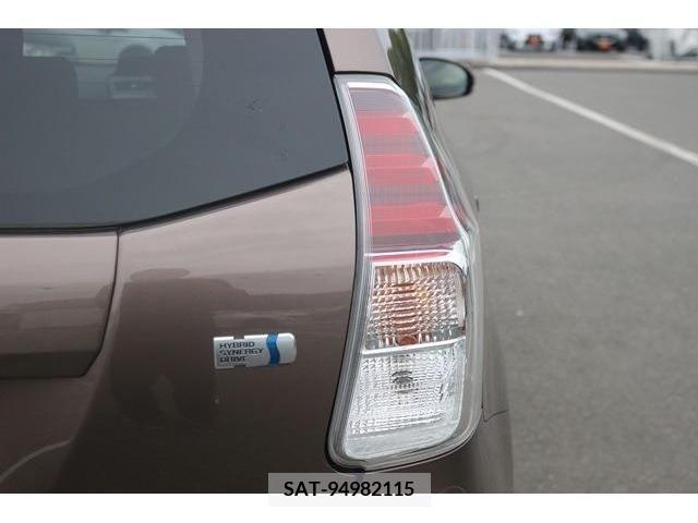 Toyota PRIUS ALPHA 2015-10 282431-10