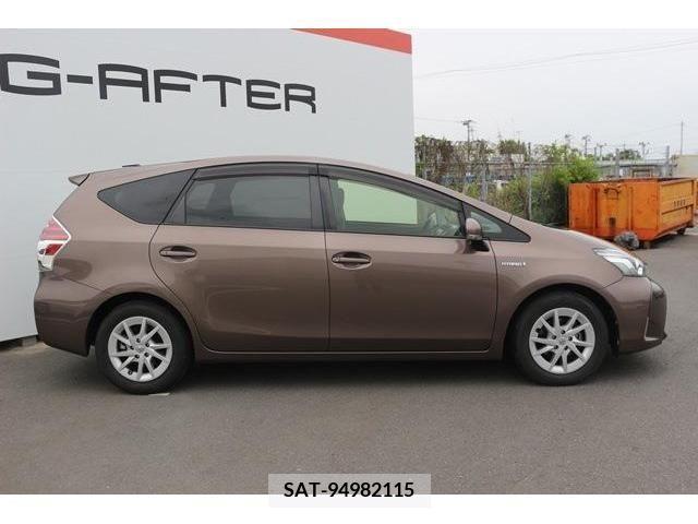 Toyota PRIUS ALPHA 2015-10 282431-6