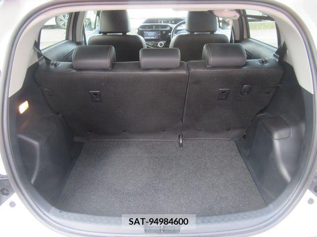 Toyota AQUA 2018-05 261088-14