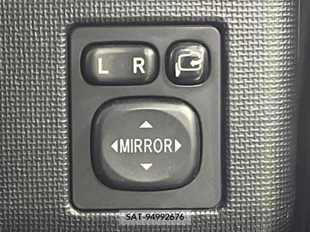 Toyota SPADE 2013-02 338376-7