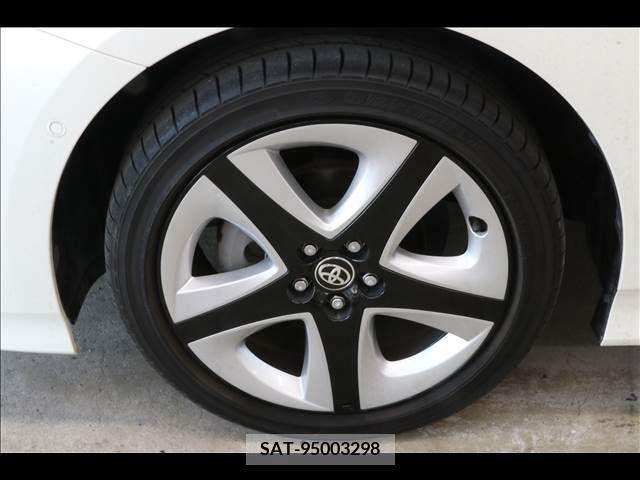 Toyota PRIUS 2018-04 366641-13