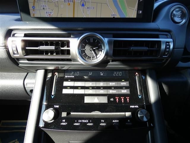 Lexus IS 2021-11 194067-10