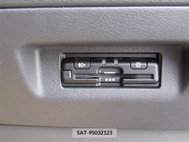 Nissan KICKS 2023-03 205298-15