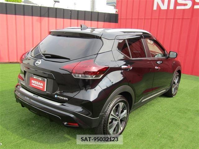 Nissan KICKS 2023-03 205298-23
