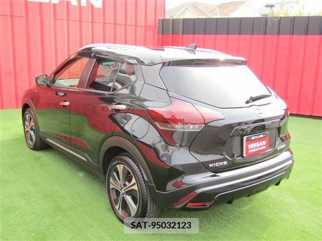 Nissan KICKS 2023-03 205298-1