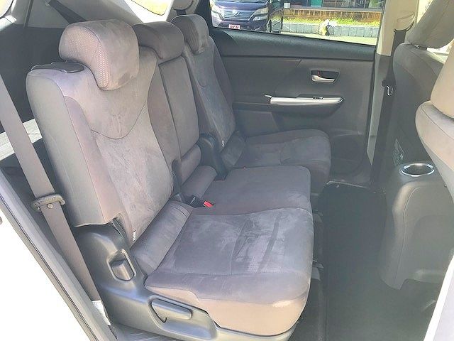 Toyota PRIUS ALPHA 2012-04 18075-9