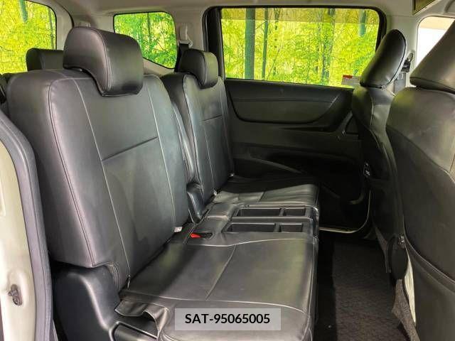Toyota SIENTA 2015-11 236553-9