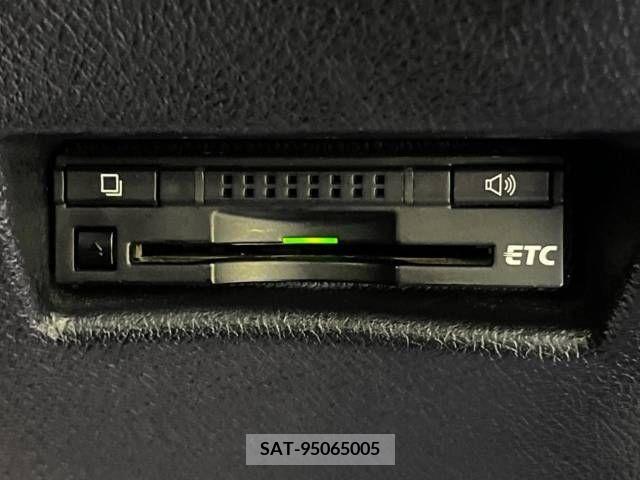 Toyota SIENTA 2015-11 236553-6