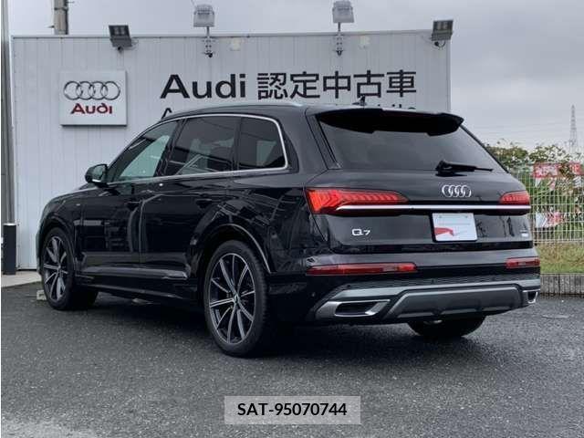 Audi Q7 2021-03 261302-5