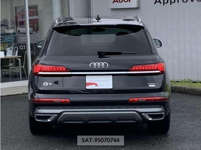 Audi Q7 2021-03 261302-3