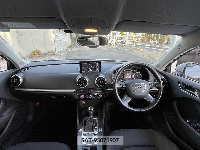 Audi A3 SEDAN 2015-06 329036-1