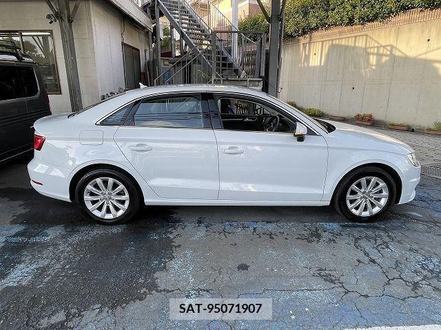 Audi A3 SEDAN 2015-06 329036-8