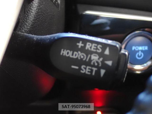 Toyota PRIUS 2018-02 221337-9