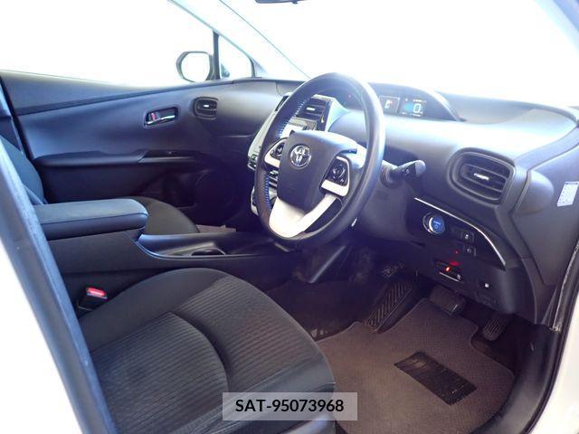 Toyota PRIUS 2018-02 221337-1