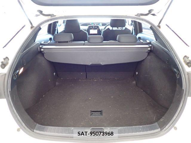 Toyota PRIUS 2018-02 221337-14