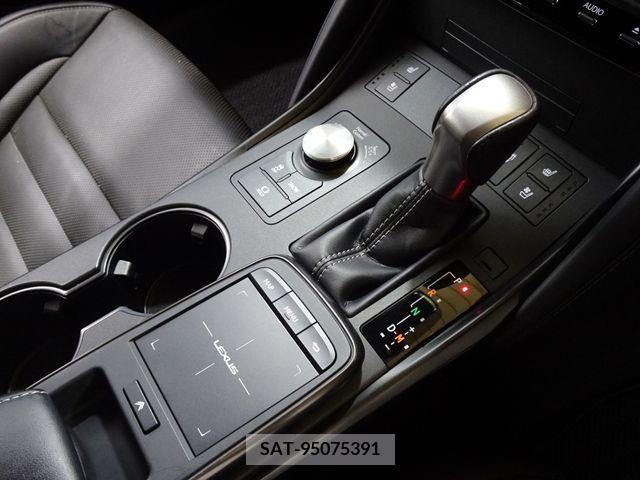 Lexus IS 2020-11 334417-17