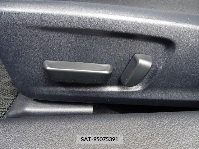 Lexus IS 2020-11 334417-26