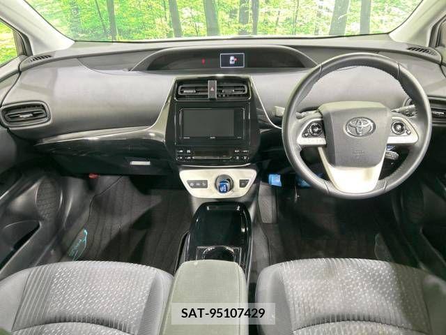 Toyota PRIUS 2018-03 322318-1
