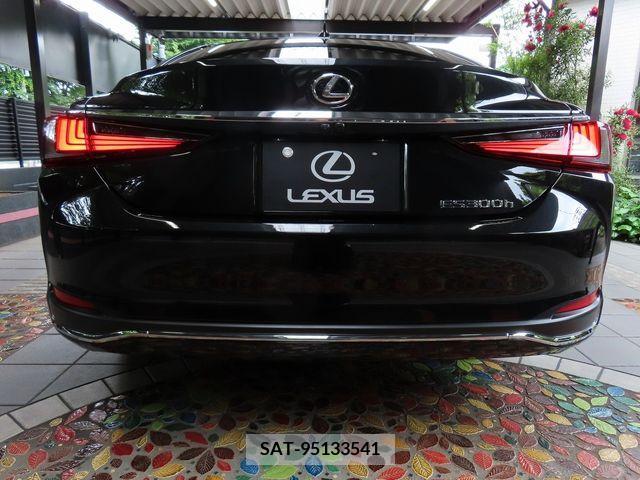 Lexus ES 2022-12 275267-5