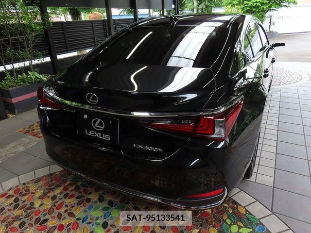 Lexus ES 2022-12 275267-8
