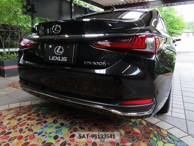 Lexus ES 2022-12 275267-1