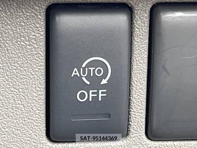 Nissan MARCH 2013-08 382493-5