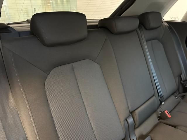 Audi Q3 2022-11 181353-15