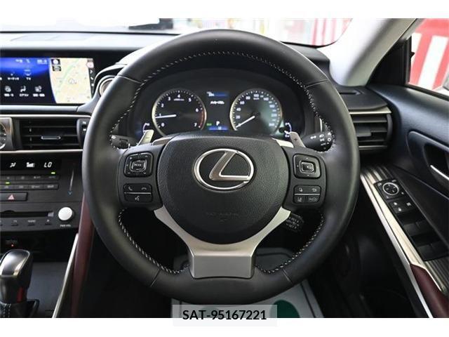 Lexus IS 2020-05 362802-10