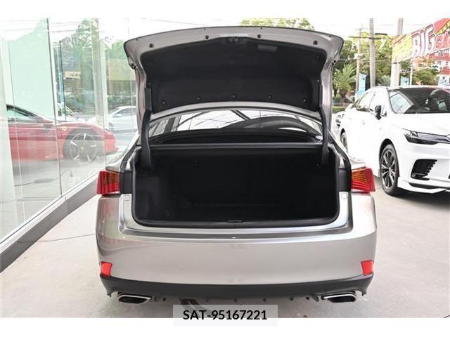 Lexus IS 2020-05 362802-16