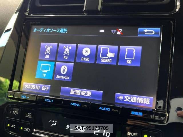 Toyota PRIUS 2017-10 384399-4