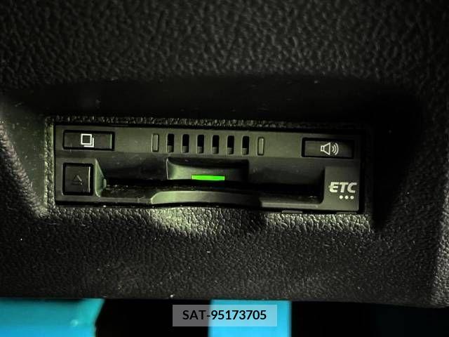 Toyota PRIUS 2017-10 384399-9