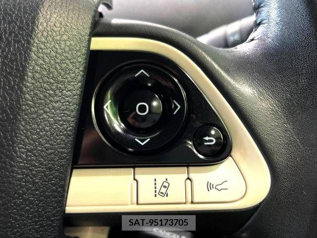Toyota PRIUS 2017-10 384399-6