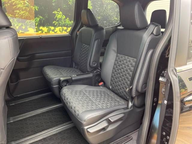 Toyota VOXY 2022-10 22972-9