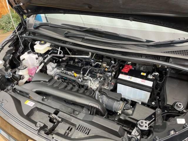 Toyota VOXY 2022-10 22972-18