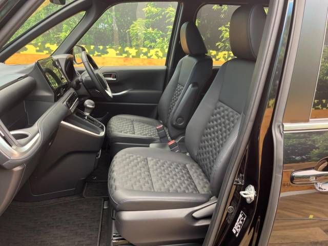 Toyota VOXY 2022-10 22972-8