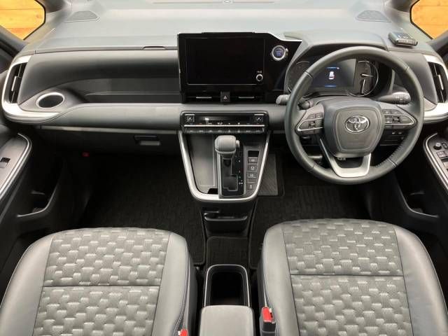 Toyota VOXY 2022-10 22972-1