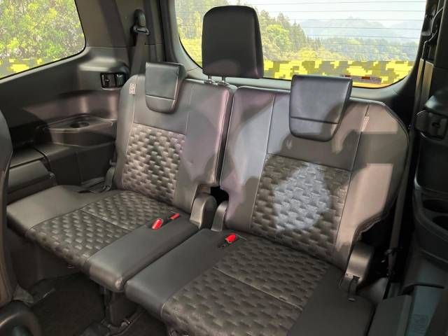 Toyota VOXY 2022-10 22972-10